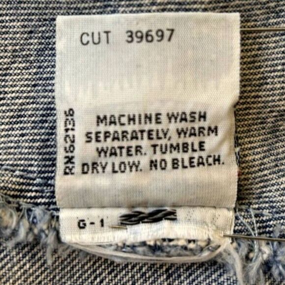 Guess Jean Jacket Wm's Sz Med Lt Blue Cropped Oversize Fit Martini Artwork - Picture 7 of 12